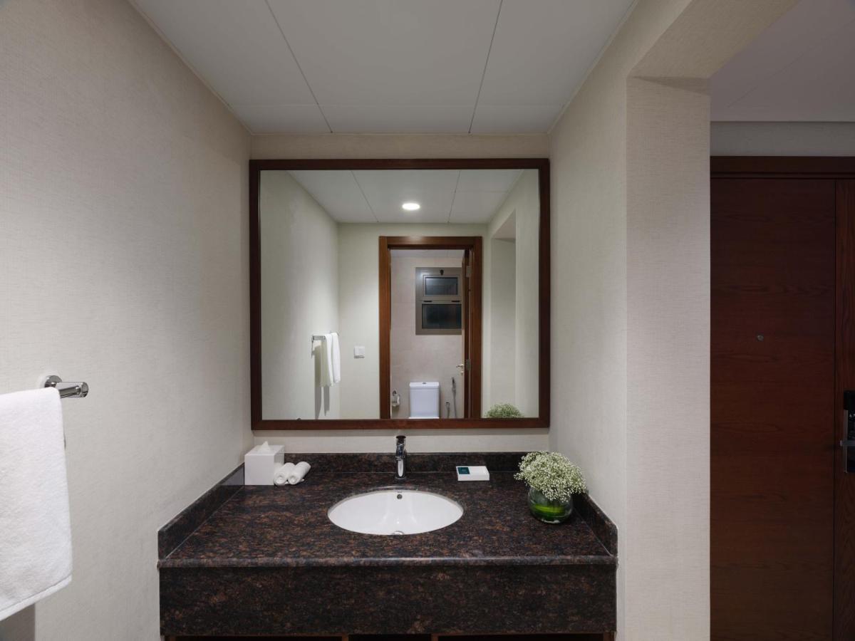 Doubletree By Hilton Muscat Qurum Екстер'єр фото
